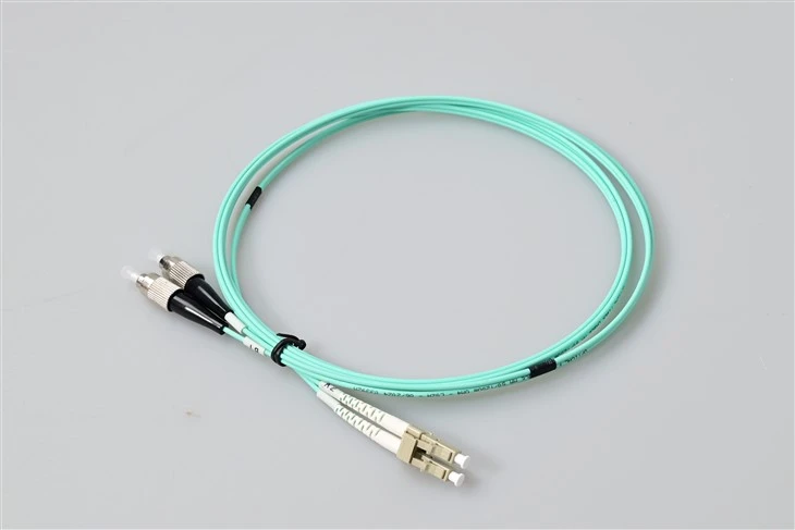 کابل وصله چند حالته دوبلکس LC UPC به FC UPC OM3 – G657A1 Bend Insensitive, 10mm Min. شعاع خمشی، 2.0 میلی متر LSZH