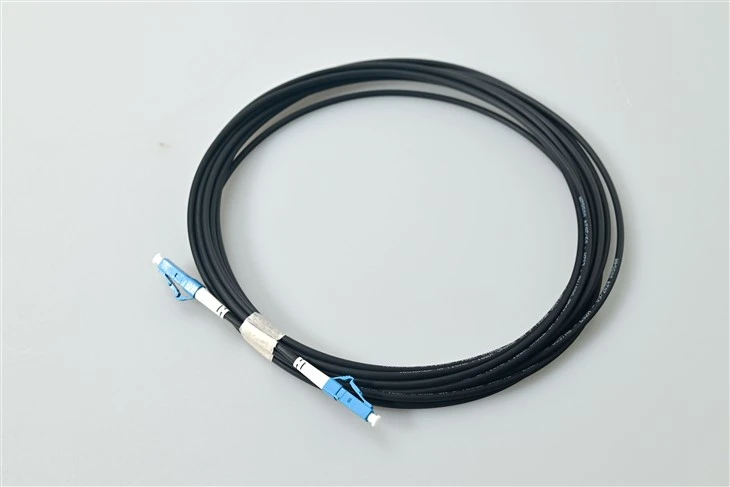 کابل فیبر تک حالته مشکی LC UPC Simplex برای اتصالات SFF با چگالی بالا{{0}