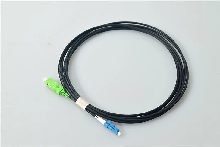 پچ سیم فیبر نوری SC APC TO LC UPC Simplex Black