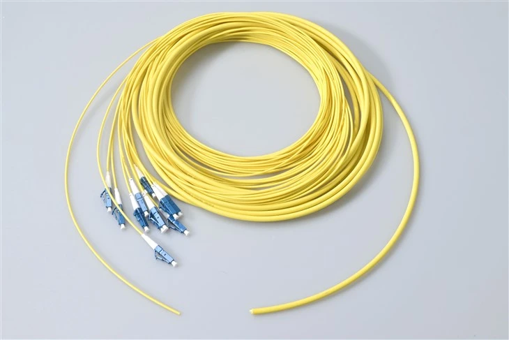 پیگتیل فیبر نوری 12 هسته ای SC/UPC، 9/125 SM 0.9 میلی متر PVC/LSZH